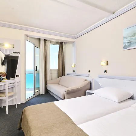Hotel Plavi Plava Laguna 3*