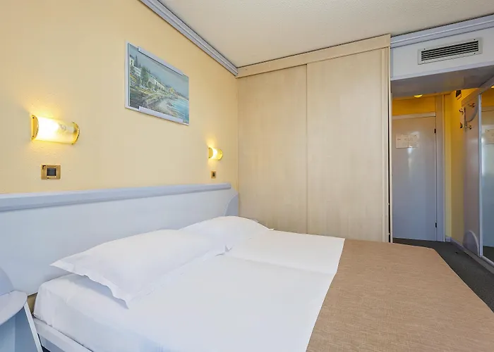 호텔 Plavi Plava Laguna 3*